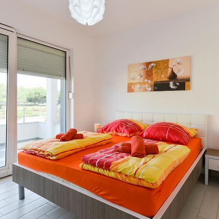 Apartmani Martin Mit Beheiztem Pool With Heated Pool 比比涅 外观 照片