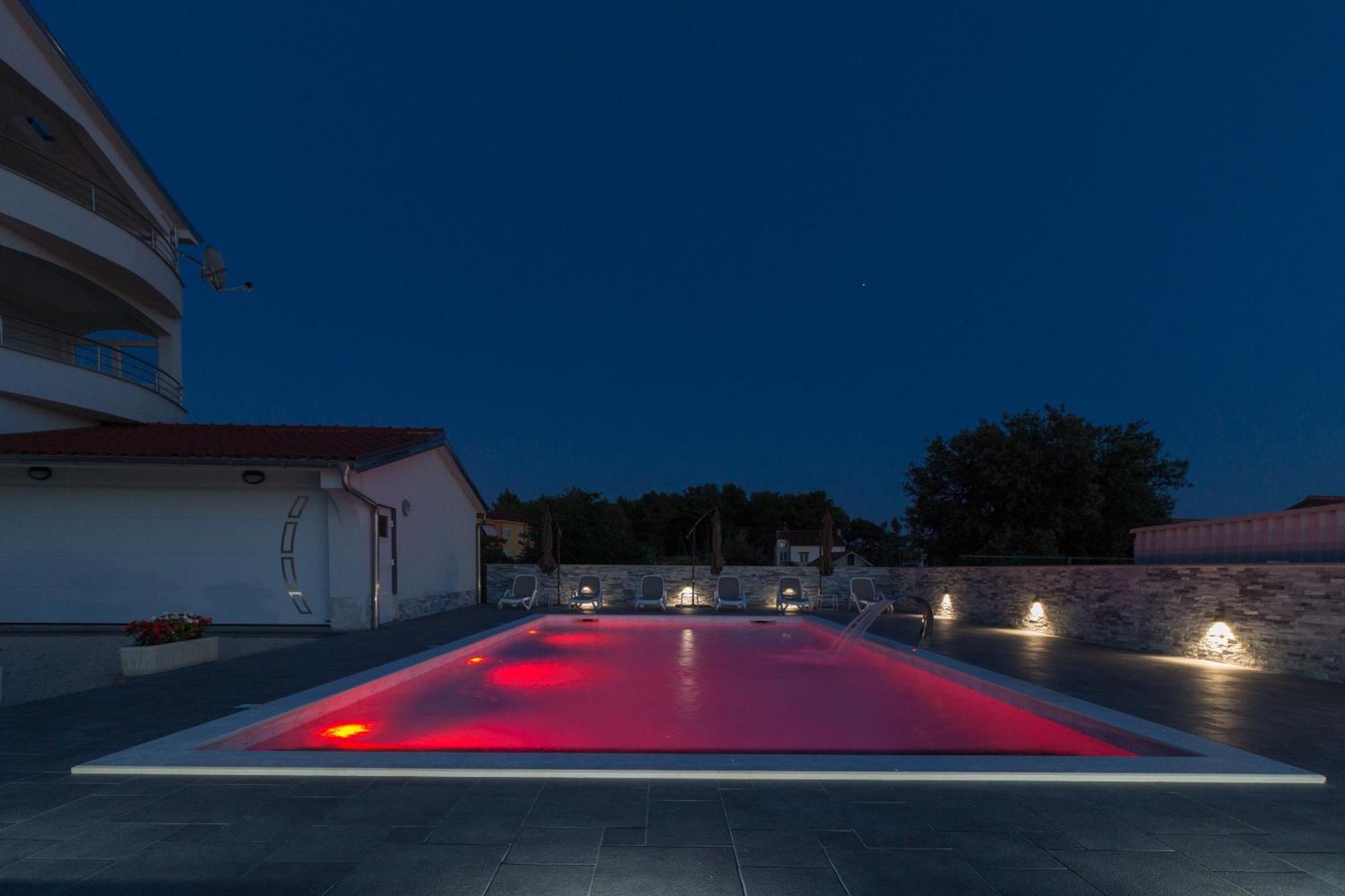 Apartmani Martin Mit Beheiztem Pool With Heated Pool 比比涅 外观 照片